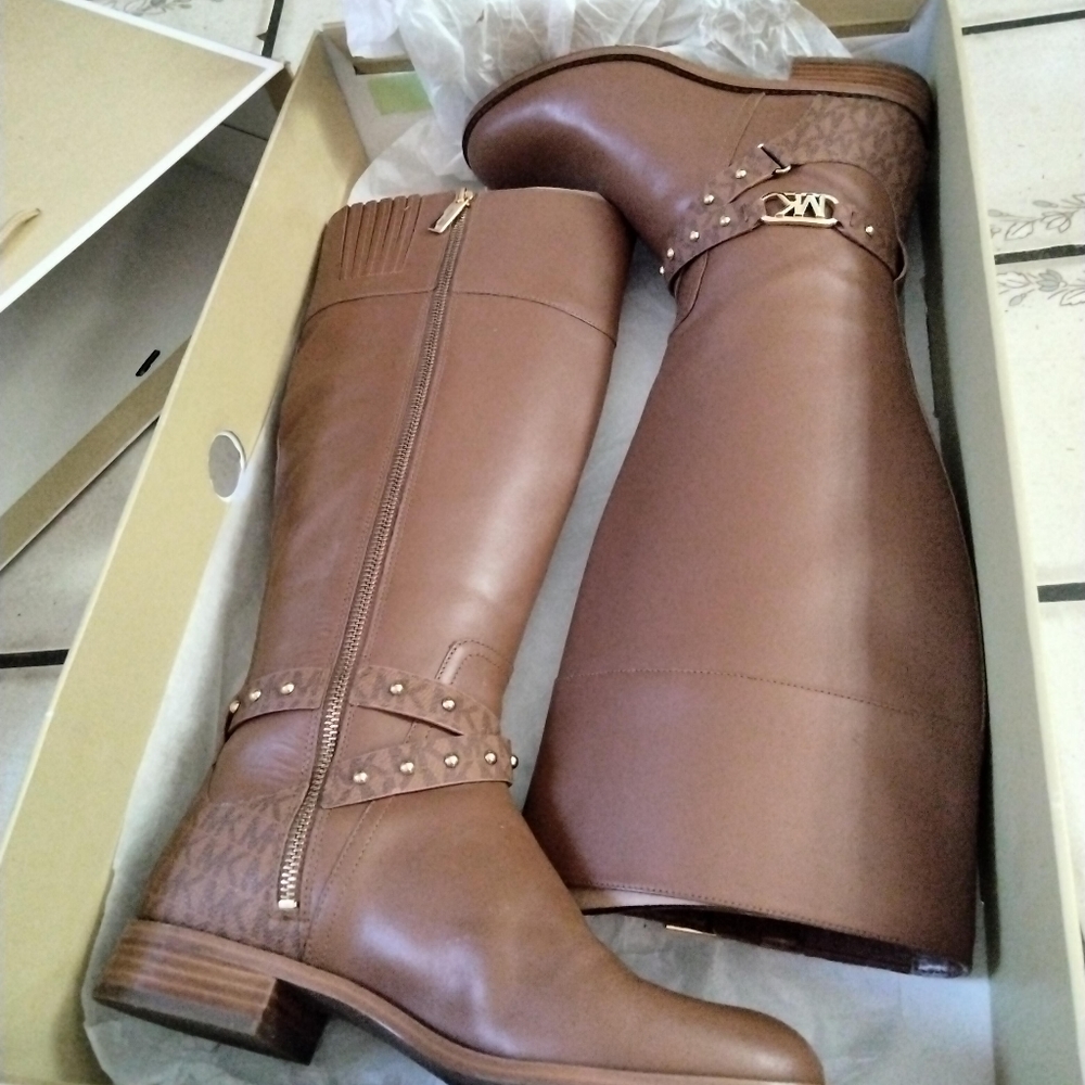 Michael kors boots - Picture 2 of 4